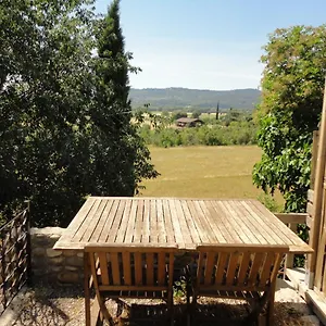 joli-appartement-dans-village-calme-en-provence.fr-provencehotel.com/