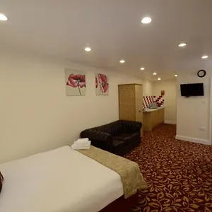 premierlux-serviced-apartments.cambridgehotelsuk.com/